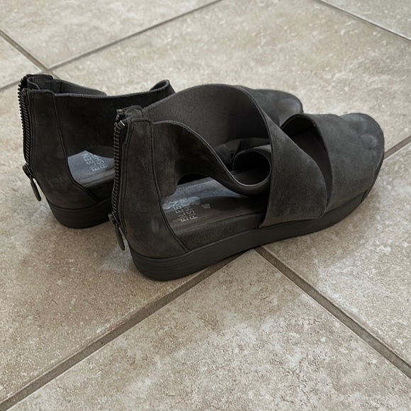 Eileen Fisher- Stylish Sport Gray Suede Sandals EUC - Picture 4 of 5